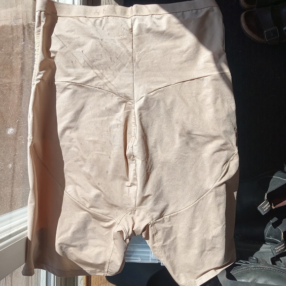 CACIQUE Ultra High Waist Thigh Shaper - 22/24 - Picture 2 of 3